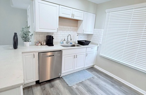 Franklin Park Casa | 5-bedroom 2 bath home with spacious yard-15 min to O'Hare Airport-Chicago