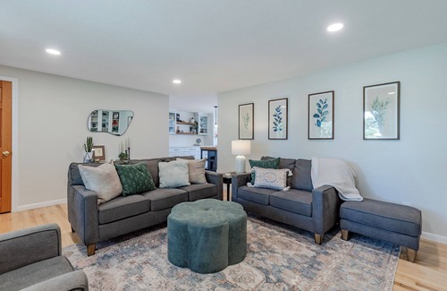 Central Oregon Casa | 5-bedroom/3 bath home just 5 minutes to University of Oregon, patio/hot tub