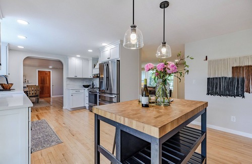 Central Oregon Casa | 5-bedroom/3 bath home just 5 minutes to University of Oregon, patio/hot tub