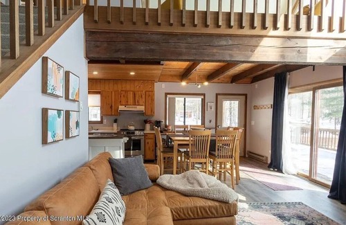 Lake Ariel Casa | 5 bedroom 3 bath Poconos retreat, near lakes, tennis, golf, skiing, rec center