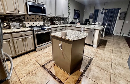 Yuba City Casa | 5 bedroom 3 bathroom 30 mins from Sacramento