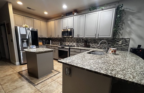 Yuba City Casa | 5 bedroom 3 bathroom 30 mins from Sacramento