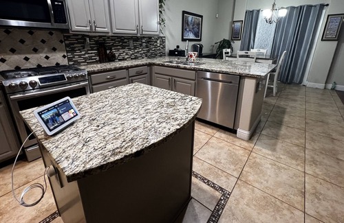 Yuba City Casa | 5 bedroom 3 bathroom 30 mins from Sacramento