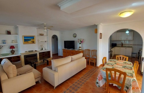 Puerto Marino Villa | Villa de 5 dormitorios y 5 baños con piscina privada y bar en Gran Alacant.