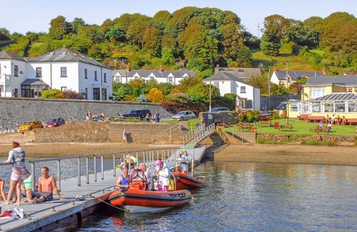 Haverfordwest Cabaña | 5 bedroom accommodation in Near Llangwm