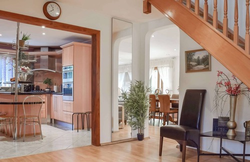 West Bridgford Cabaña | 5 bedroom accommodation in Gamston, near Nottingham