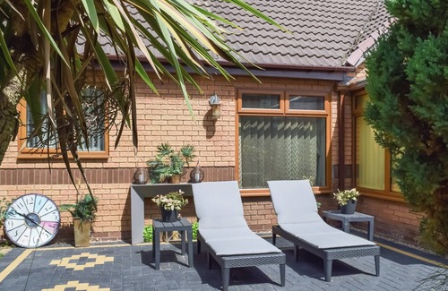 West Bridgford Cabaña | 5 bedroom accommodation in Gamston, near Nottingham