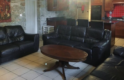 Dwrbach Cabaña | 5 bedroom accommodation in Scleddau