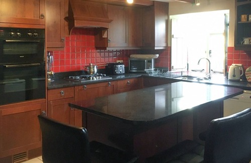 Dwrbach Cabaña | 5 bedroom accommodation in Scleddau