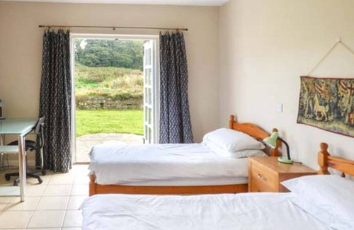Dwrbach Cabaña | 5 bedroom accommodation in Scleddau
