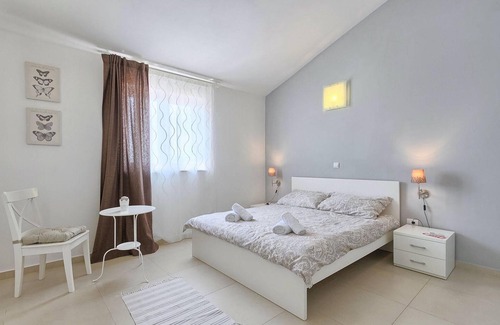 Muzini Casa | 5 bedroom accommodation in Zminj