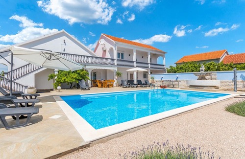Tinj Casa | 5 bedroom accommodation in Tinj