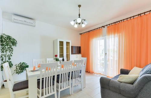 Tinj Casa | 5 bedroom accommodation in Tinj