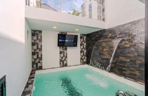 Manga Casa | 5 Bedroom Amazing Villa Minutes to Walled City