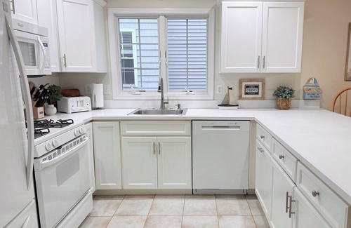 Sea Isle City Casa | 5 Bedroom + Bonus Room; Sleeps 15 in Sunny Sea Isle- ideal location 47th Street!