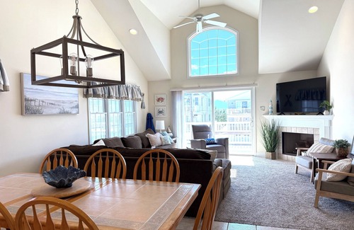 Sea Isle City Casa | 5 Bedroom + Bonus Room; Sleeps 15 in Sunny Sea Isle- ideal location 47th Street!