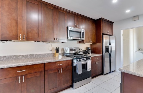 Reseda Casa | 5 Bedroom Charmer with Pool