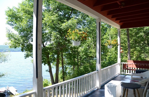 Burdett Cabaña | 5-bedroom charming cottage in Burdett with private beach and beautiful views