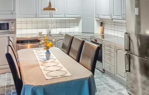 Vastergarn Casa | 5 Bedroom Cozy Home In Gotlands Tofta