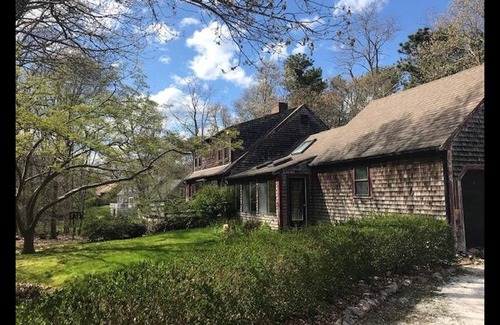 East Sandwich Casa | 5 bedroom dog-friendly home with wifi, deck, firepit