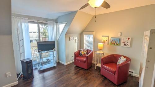 Huron Casa | 5 Bedroom Family Gathering Home with Indoor Hot Tub