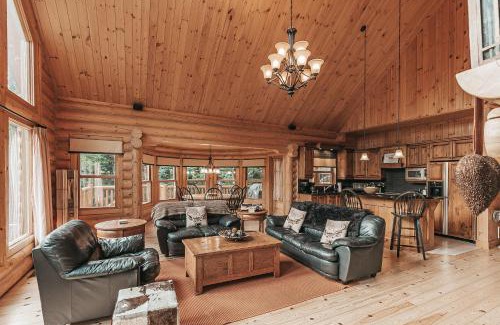 Fiddler Lake Resort Chalet De Esquí | 5-Bedroom Getaway with Sauna, BBQ, and Game Room