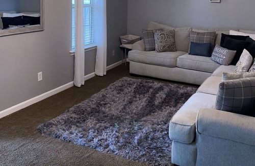 Riverdale Casa | 5 bedroom home 15 mins from Airport