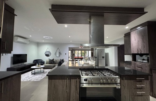 Trawal Casa | 5-bedroom Home in Cape Town near Haazendal Wine Estate