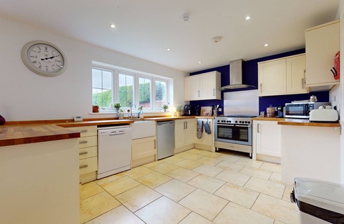 Epworth Casa | 5-Bedroom Home - Sleeps 16 - Ideal for Groups