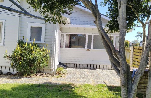 Epsom Casa | 5 Bedroom House 7 Rangiatea Road
