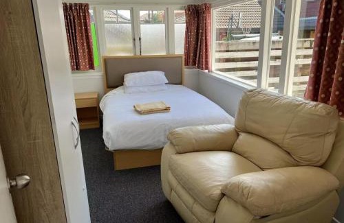 Mount Eden Casa | 5 Bedroom House A with 13 Beds including 6 Double Beds, 2 Single Beds, and 5 Sofa Beds