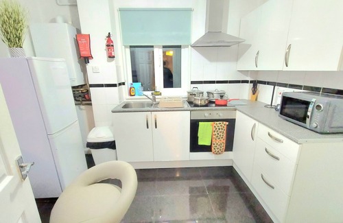 Fordwich Casa | 5 Bedroom House, Sleep 12, with 7 beds, free on-site parking & free st parking.