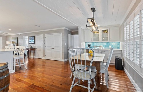Alligator Point Casa | 5-bedroom house in charming Alligator Point with a Pool. Beachfront and Bayfront