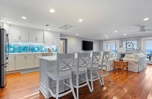 Alligator Point Casa | 5-bedroom house in charming Alligator Point with a Pool. Beachfront and Bayfront