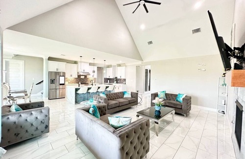 Del Valle Apartamento | 5 bedroom house near COTA/AUS