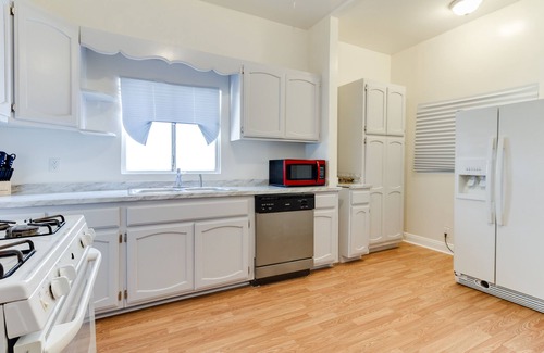 Pico-Union Casa | 5 Bedroom Koreatown Charmer near Downtown Los Angeles
