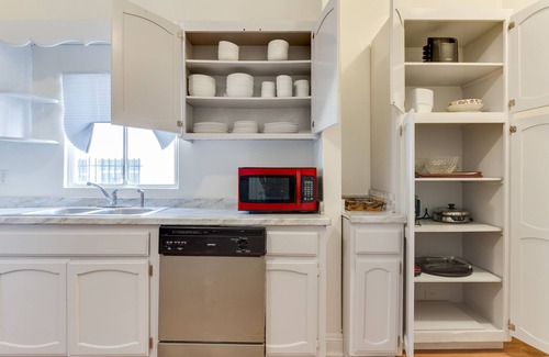 Pico-Union Casa | 5 Bedroom Koreatown Charmer near Downtown Los Angeles
