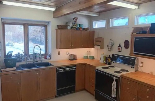 Division No. 11 Casa | 5 bedroom lakefront cabin at Pigeon Lake just 1 hour from Edmonton