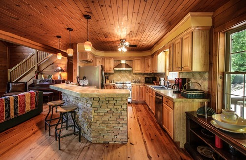 Maggie Valley Casa | 5 bedroom Luxury Cabin in Mountains of Maggie Valley, NC Hot tub and pool table.