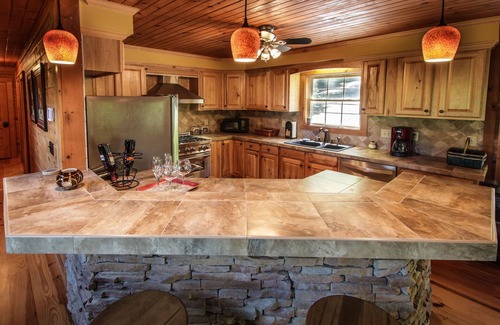 Maggie Valley Casa | 5 bedroom Luxury Cabin in Mountains of Maggie Valley, NC Hot tub and pool table.