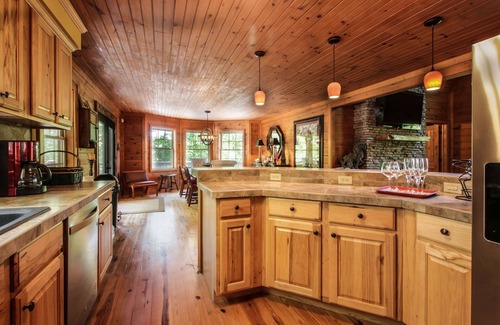 Maggie Valley Casa | 5 bedroom Luxury Cabin in Mountains of Maggie Valley, NC Hot tub and pool table.