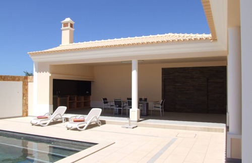 Sesmarias Villa | Villa de lujo de 5 estrellas con piscina climatizada Incl, aire acondicionado, TV vía satélite y WIFI. Playa cercana