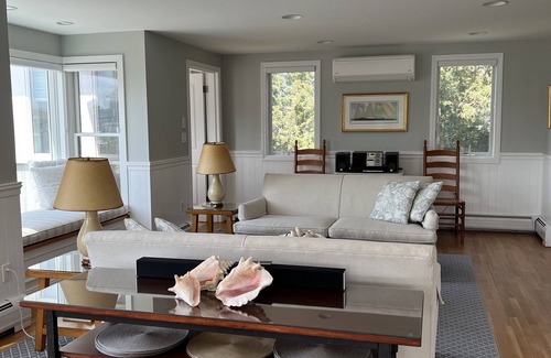 Adamsville Casa | Casa de 5 dormitorios con vista al mar y al estanque en Westport Harbor