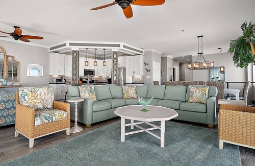 North Ocean City Condominio | Precioso ático totalmente reformado con excelentes vistas y 1 plaza a la playa con piscina grande
