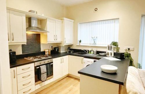 Liverpool Casa | 5 Bedroom, sleeps 9 - base to explore Liverpool and beyond
