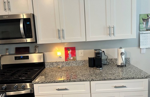 Graniteville Casa | 5 bedroom spacious home, with charcoal grill and seating. Peaceful neighborhood.