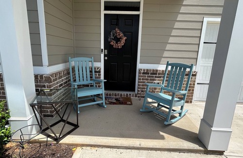 Graniteville Casa | 5 bedroom spacious home, with charcoal grill and seating. Peaceful neighborhood.