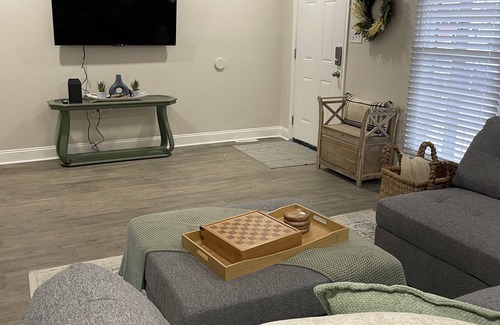 New Castle Casa | 5 Bedroom Townhome near UD campus
