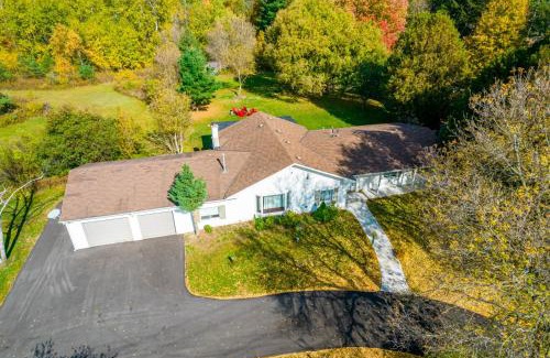 King Casa | 5 Bedroom Vacation Cottage - King City
