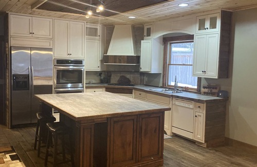 Pequot Lakes Casa | Casa rústica MUY ESPACIOSA de 5 dormitorios en el lago